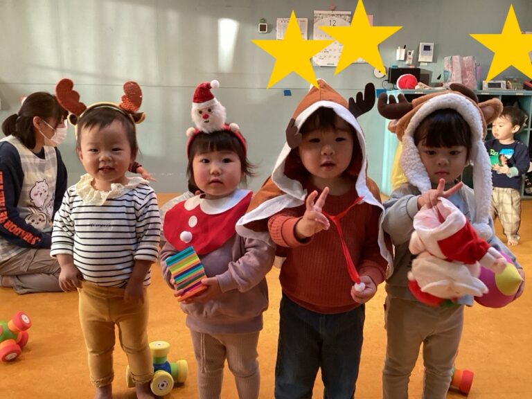 ワクワクがつまったクリスマスツリー🎄だいちチーム(1歳児)